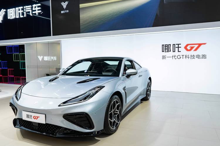 佛山顺德区源维贝企业管理咨询哪吒汽车在智能汽车领域的表现，领途汽车在新能源汽车市场中的影响力